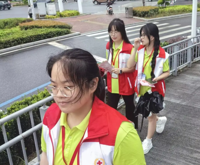 跨龄沟通让教师意外的是小学生们对活动的热心远超预期